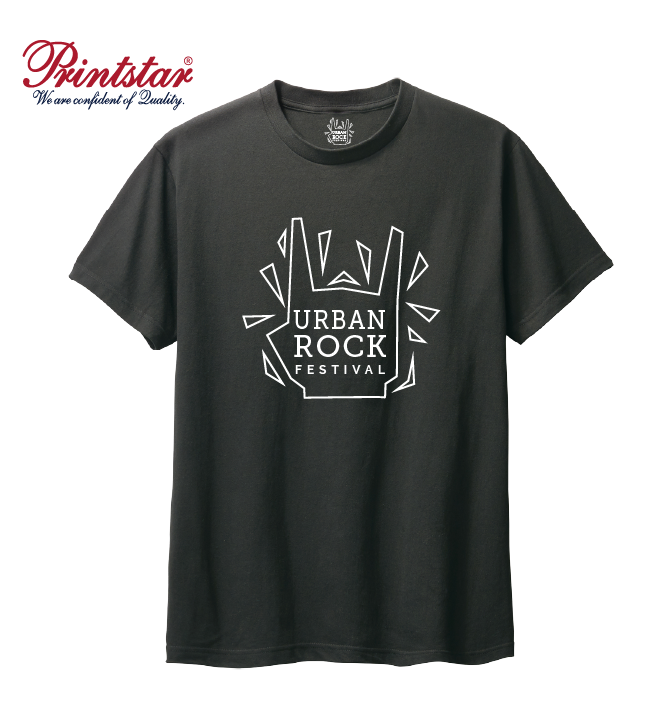 ライブ・フェス物販用オリジナルTシャツのイメージ（スモークブラックのTシャツに、前面ロゴと首元のネームタグをホワイトでプリント）