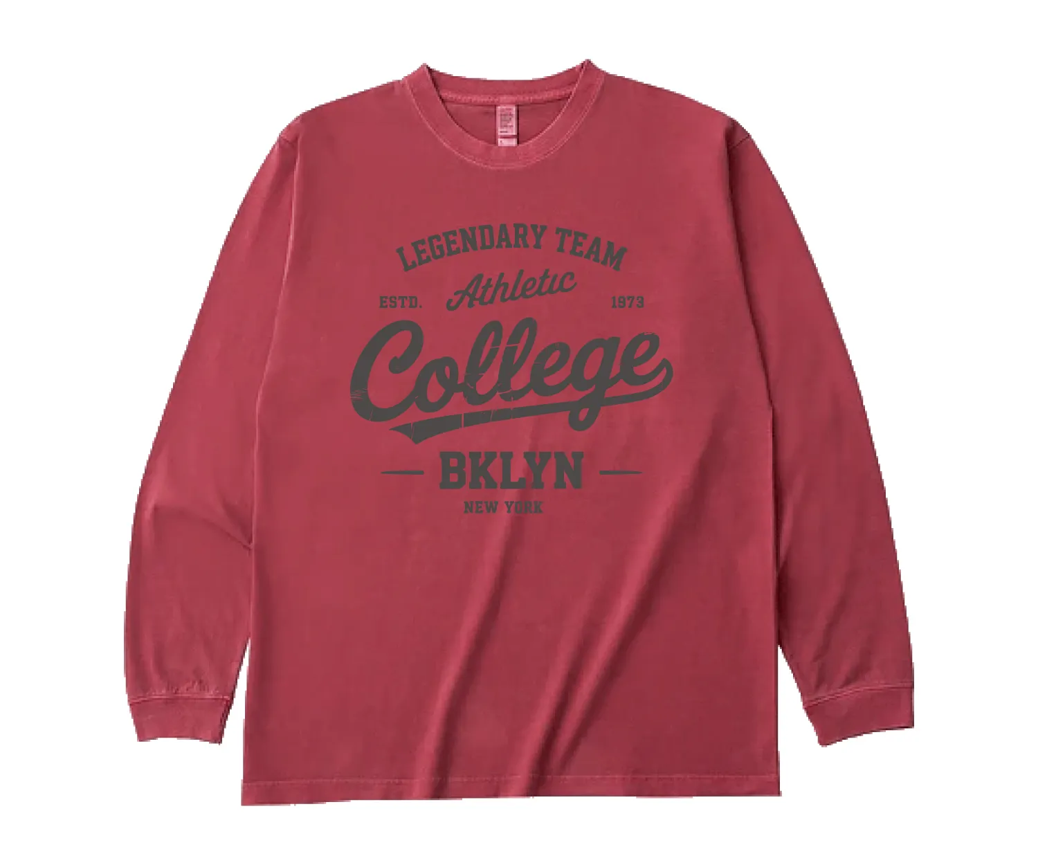 ヴィンテージレッドの長袖Tシャツに前面1カ所グラフィックロゴをダークグレーでプリントしたデザイン例