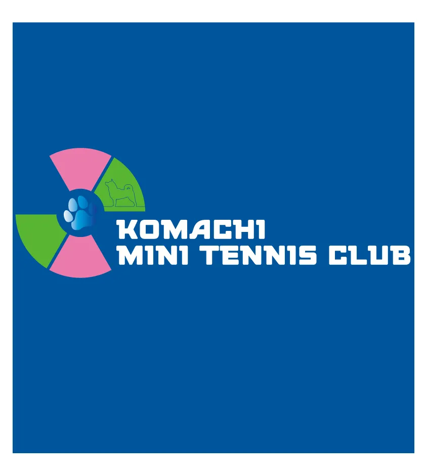 背中に大きく入ったKOMACHI MINI TENNIS CLUBのロゴ