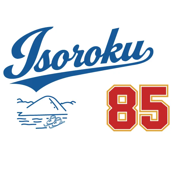 胸元に入った「Isoroku」ロゴと「85」・山と湖のイラスト