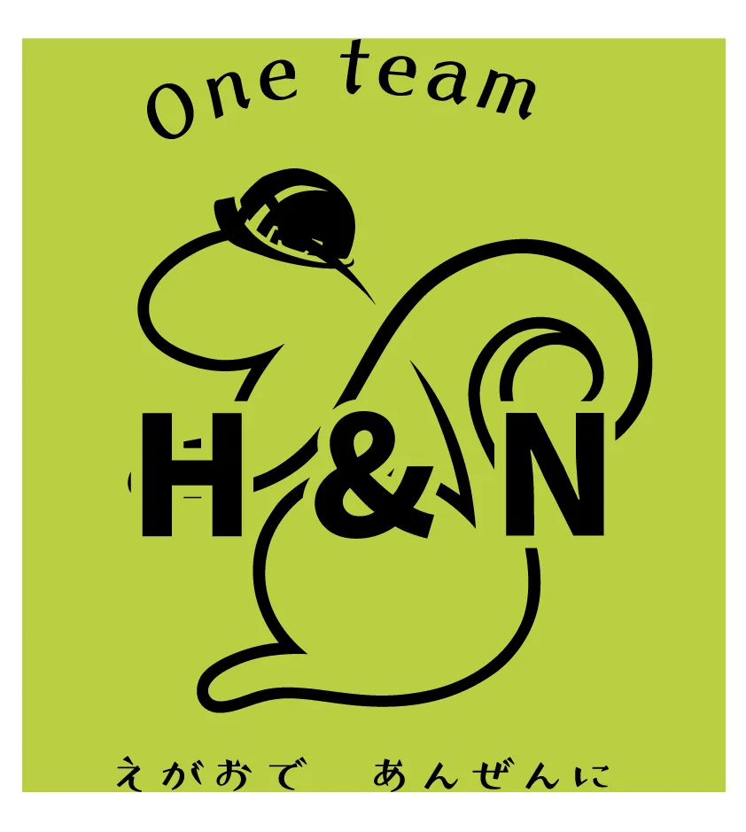 背中いっぱいに大きくプリントした One team／H&N のチームロゴ