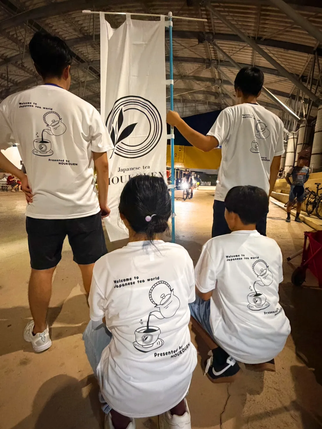 西日本サイクルフェス2026で着用されたお茶の芳香園(HOUKOUEN)のおそろいTシャツ
